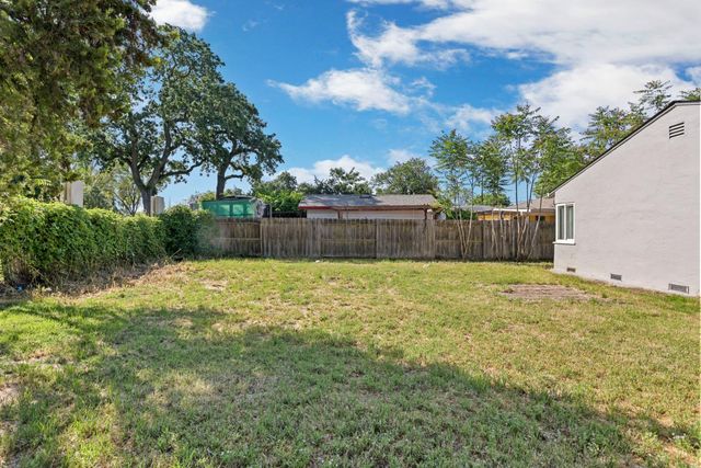 3210 N American St, Stockton, CA 95204