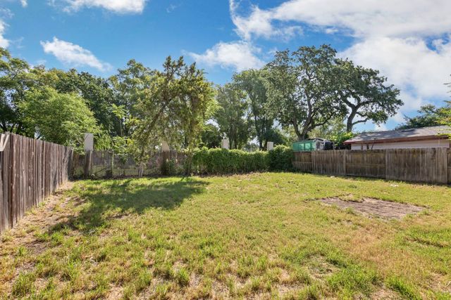 3210 N American St, Stockton, CA 95204