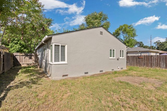 3210 N American St, Stockton, CA 95204