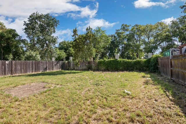 3210 N American St, Stockton, CA 95204