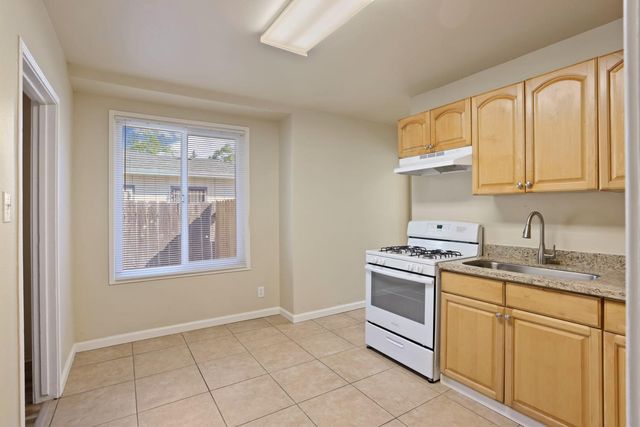 3210 N American St, Stockton, CA 95204