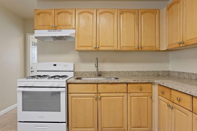 3210 N American St, Stockton, CA 95204