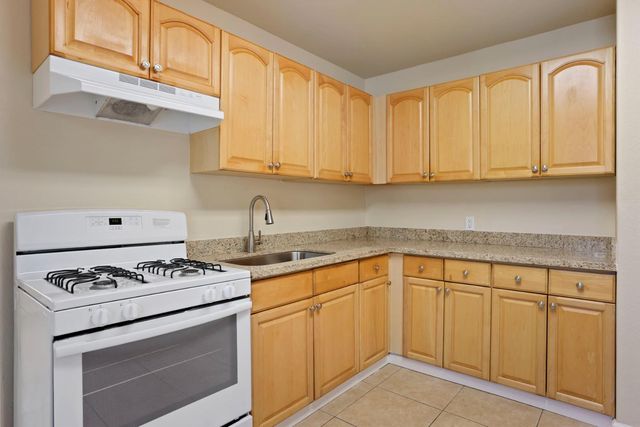 3210 N American St, Stockton, CA 95204