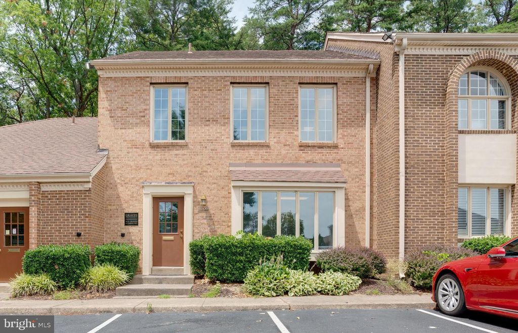 6207 OLD KEENE MILL CT #11, Springfield, VA 22152