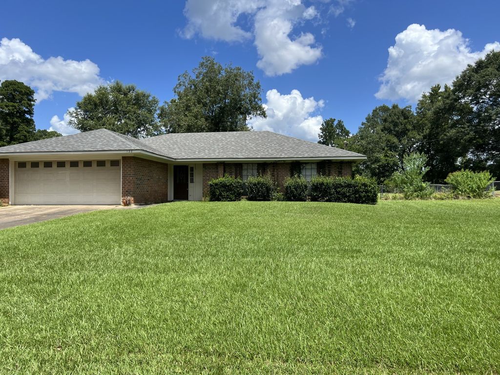 128 Honeysuckle Drive, Mansfield, LA 71052