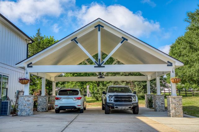 9352 Lake Drive, Chappell Hill, TX 77426