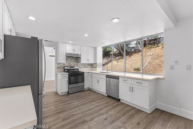718 Saint Helena, Corona, CA 92879