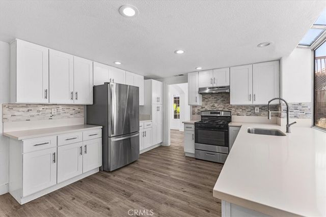 718 Saint Helena, Corona, CA 92879