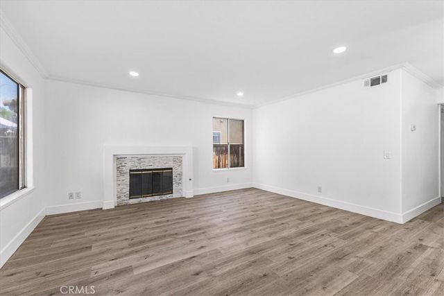 718 Saint Helena, Corona, CA 92879