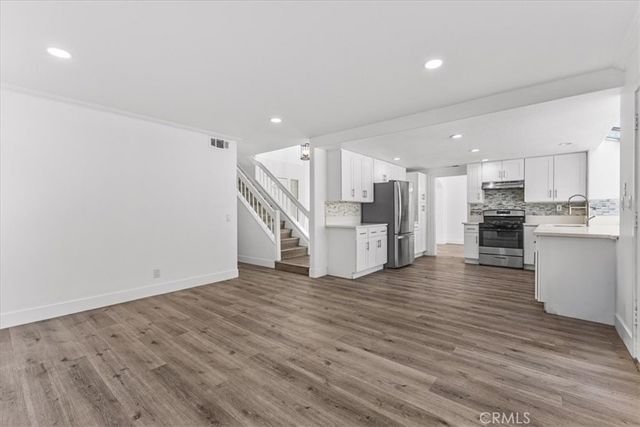 718 Saint Helena, Corona, CA 92879