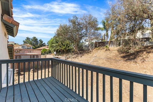 718 Saint Helena, Corona, CA 92879
