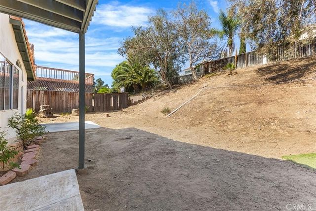 718 Saint Helena, Corona, CA 92879