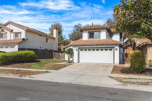718 Saint Helena, Corona, CA 92879