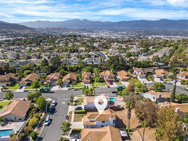 718 Saint Helena, Corona, CA 92879