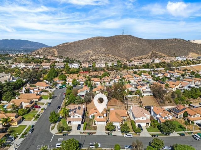 718 Saint Helena, Corona, CA 92879