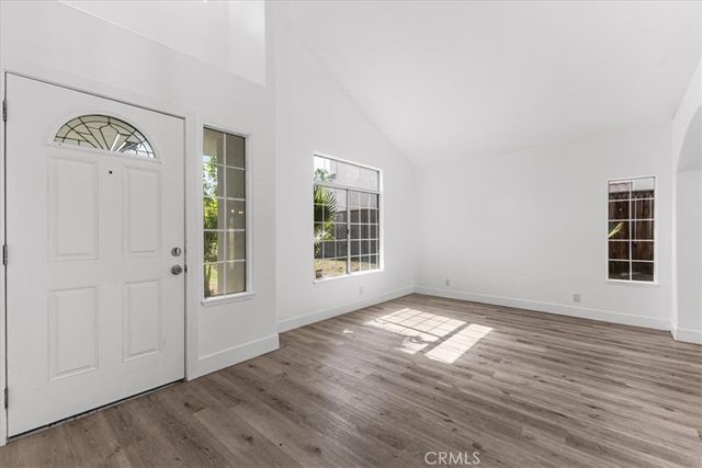 718 Saint Helena, Corona, CA 92879