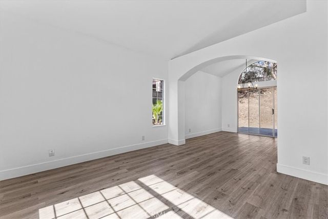 718 Saint Helena, Corona, CA 92879
