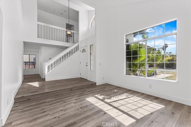 718 Saint Helena, Corona, CA 92879