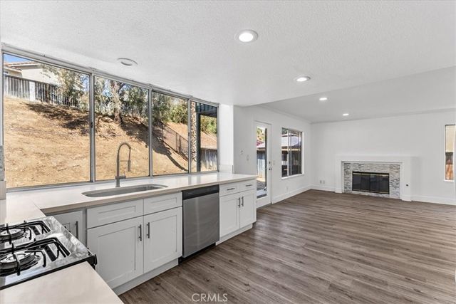 718 Saint Helena, Corona, CA 92879