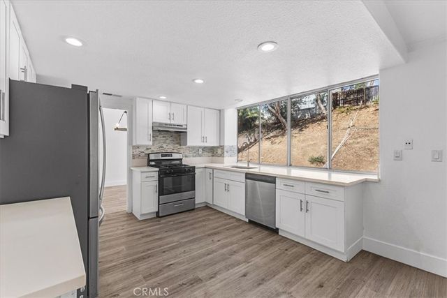 718 Saint Helena, Corona, CA 92879
