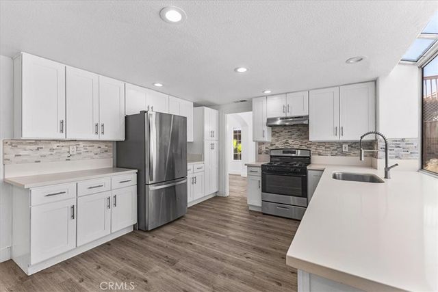 718 Saint Helena, Corona, CA 92879