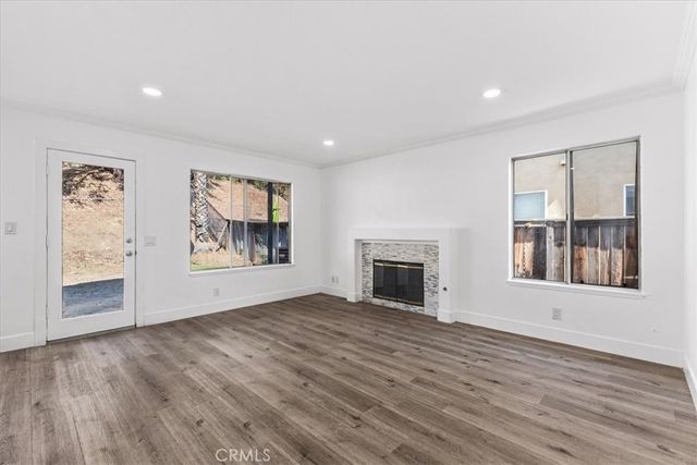 718 Saint Helena, Corona, CA 92879