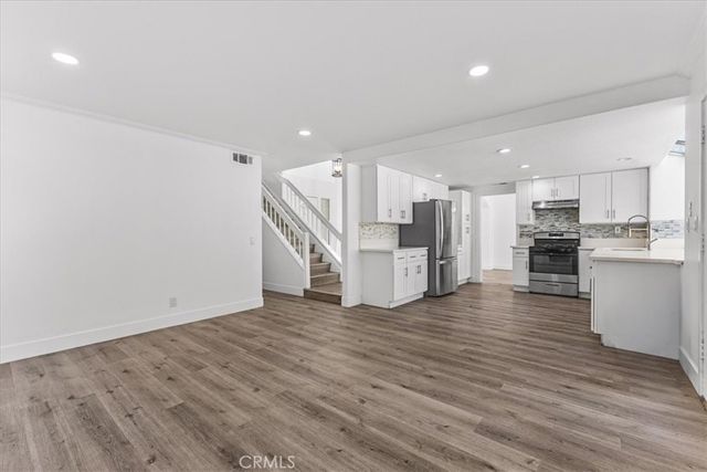 718 Saint Helena, Corona, CA 92879