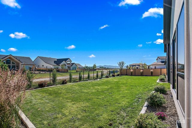 6810 Saddle Bred Way, Star, ID 83669