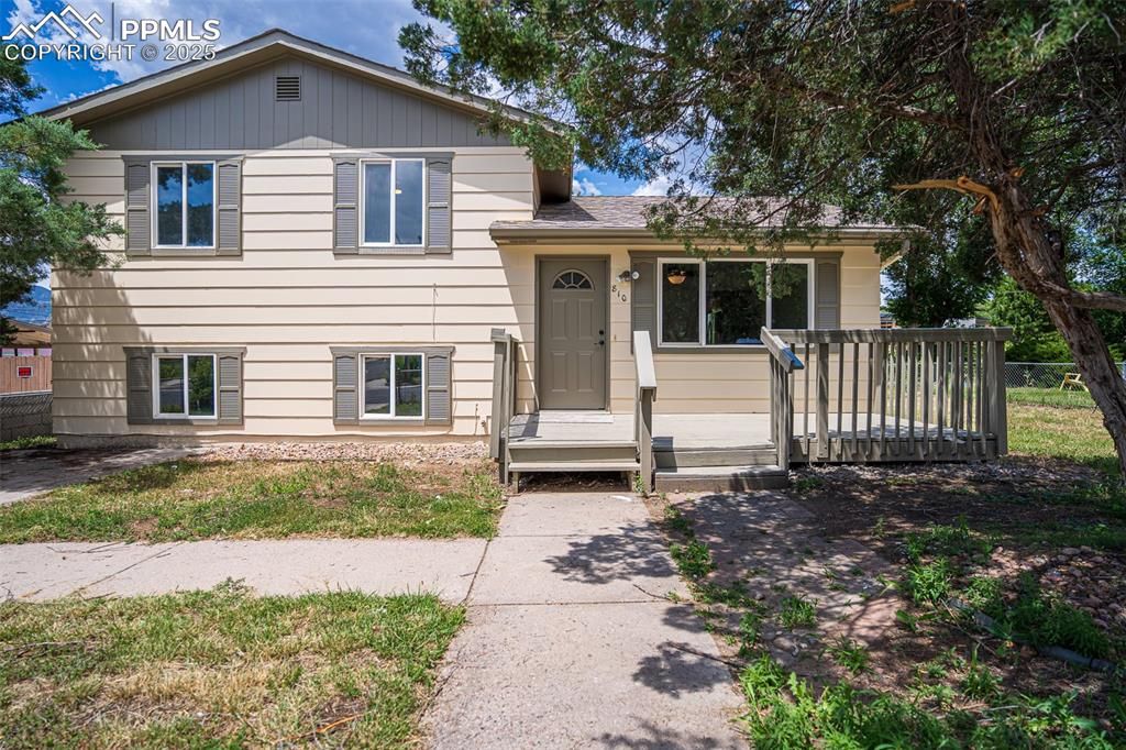 810 Hutchinson Drive, Colorado Springs, CO 80910