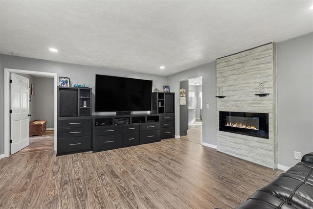 17588 Reenders Street, Spring Lake, MI 49456