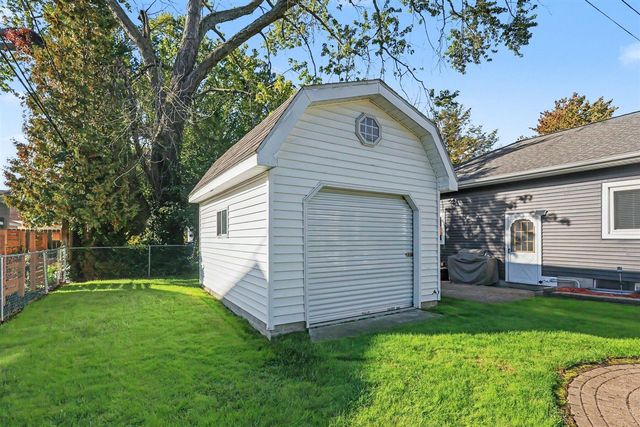 17588 Reenders Street, Spring Lake, MI 49456