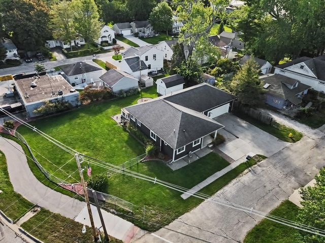 17588 Reenders Street, Spring Lake, MI 49456