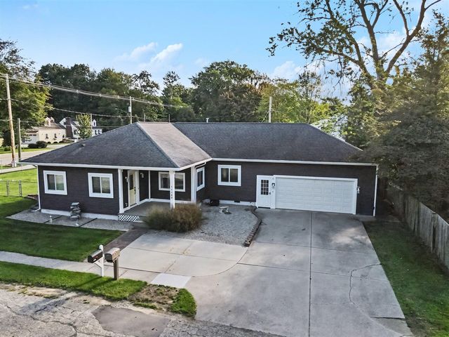 17588 Reenders Street, Spring Lake, MI 49456