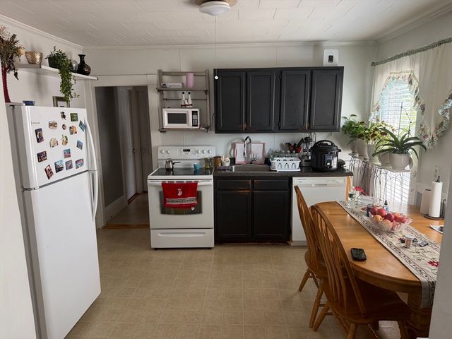 12 Rockwell Ter 2, Malden, MA 02148