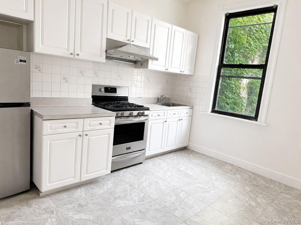 3216 31st Avenue 1st Floor, Astoria, NY 11106