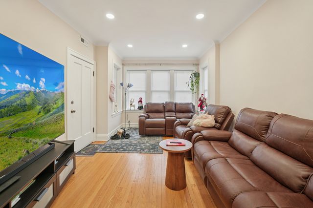 4954 W Byron Street, Chicago, IL 60641