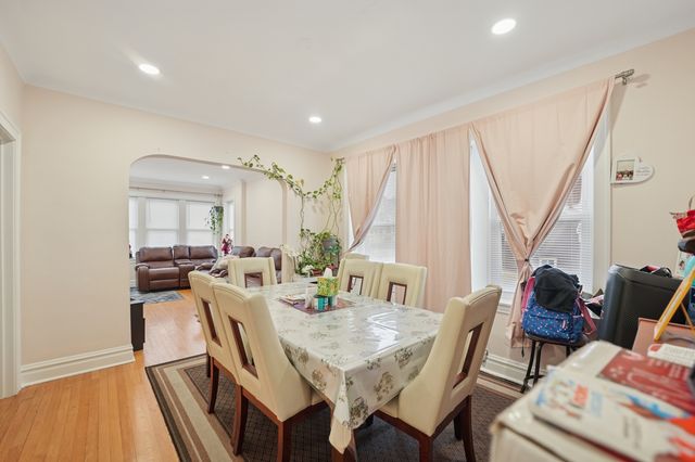 4954 W Byron Street, Chicago, IL 60641