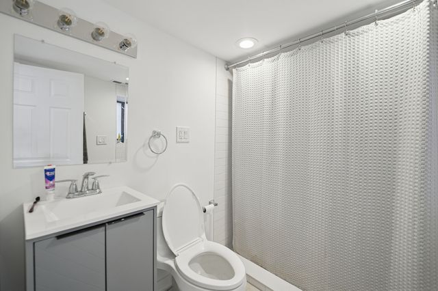 4954 W Byron Street, Chicago, IL 60641