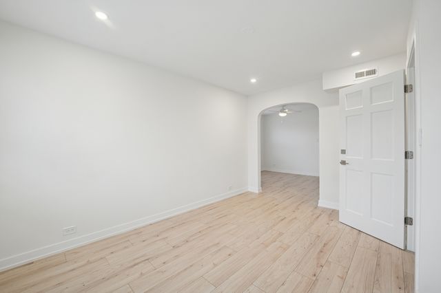 4954 W Byron Street, Chicago, IL 60641