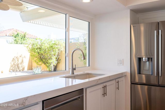 1302 E NICOLET Avenue, Phoenix, AZ 85020