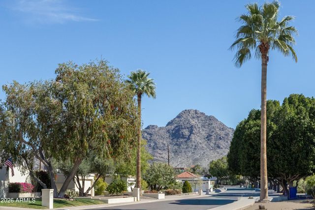 1302 E NICOLET Avenue, Phoenix, AZ 85020