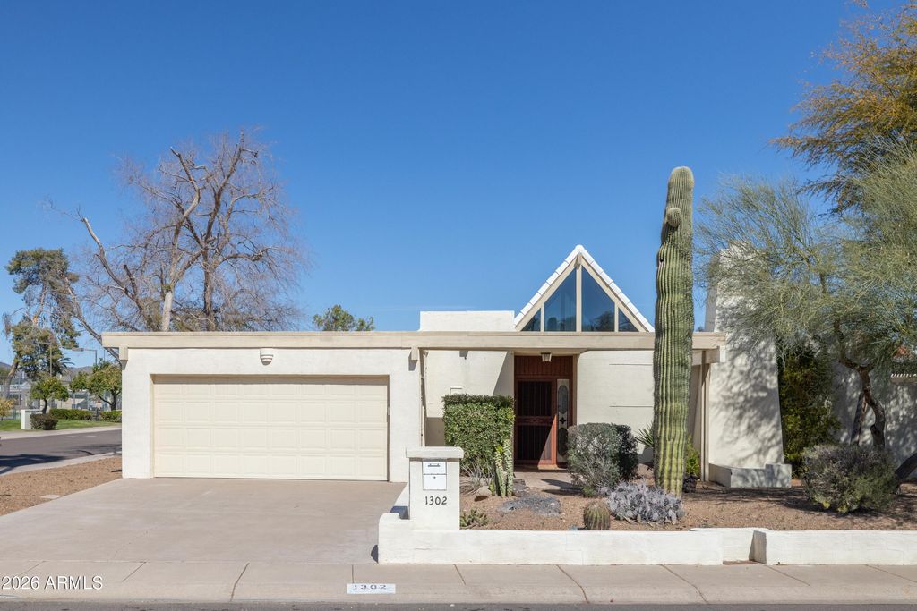 1302 E NICOLET Avenue, Phoenix, AZ 85020