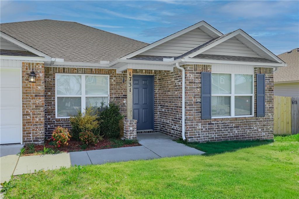 1731 Hermitage Drive, Centerton, AR 72719