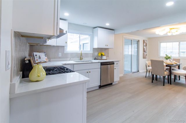 23106 Springbrook Drive, Farmington Hills, MI 48336