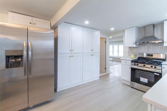 23106 Springbrook Drive, Farmington Hills, MI 48336