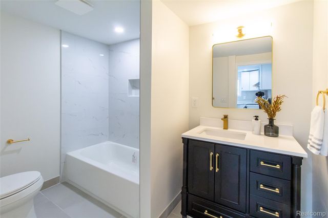 23106 Springbrook Drive, Farmington Hills, MI 48336