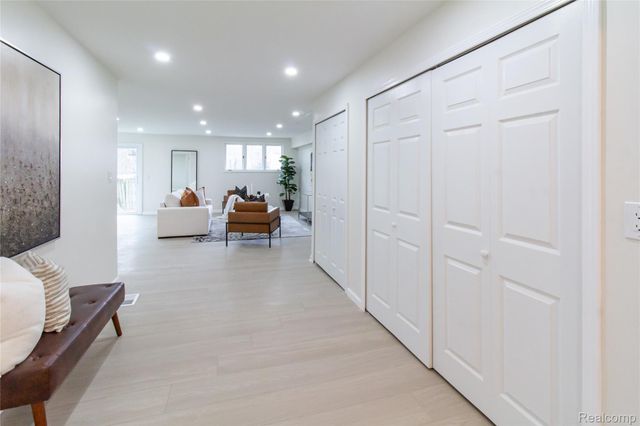 23106 Springbrook Drive, Farmington Hills, MI 48336