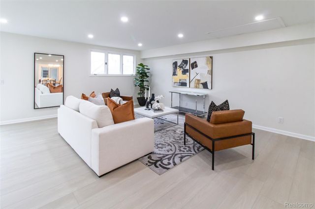 23106 Springbrook Drive, Farmington Hills, MI 48336