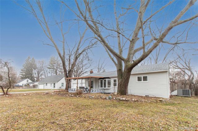 23106 Springbrook Drive, Farmington Hills, MI 48336