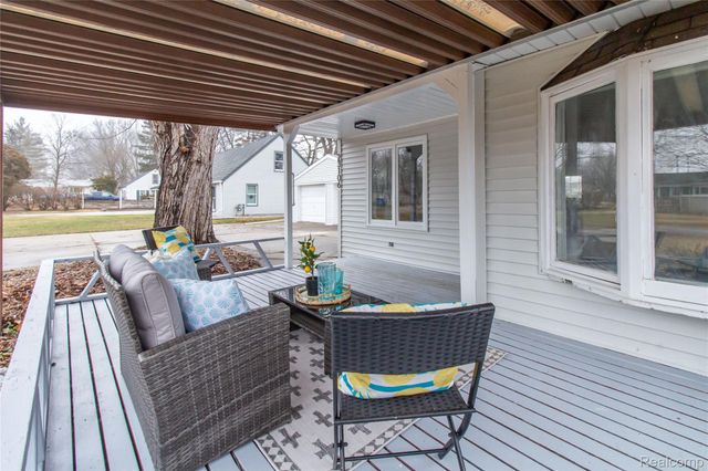 23106 Springbrook Drive, Farmington Hills, MI 48336